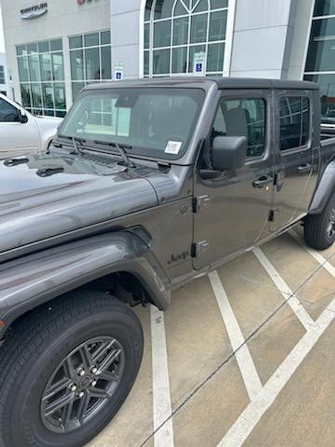 Used 2024 Jeep Gladiator Sport