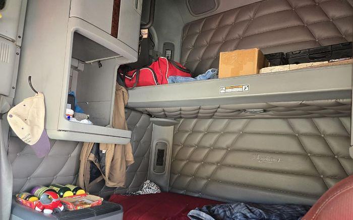 Used 2016 Freightliner COLUMBIA 120