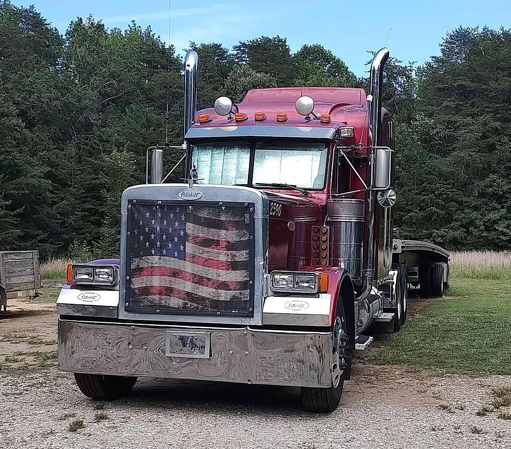 Used 2000 Peterbilt 379 Sleeper Semi Truck