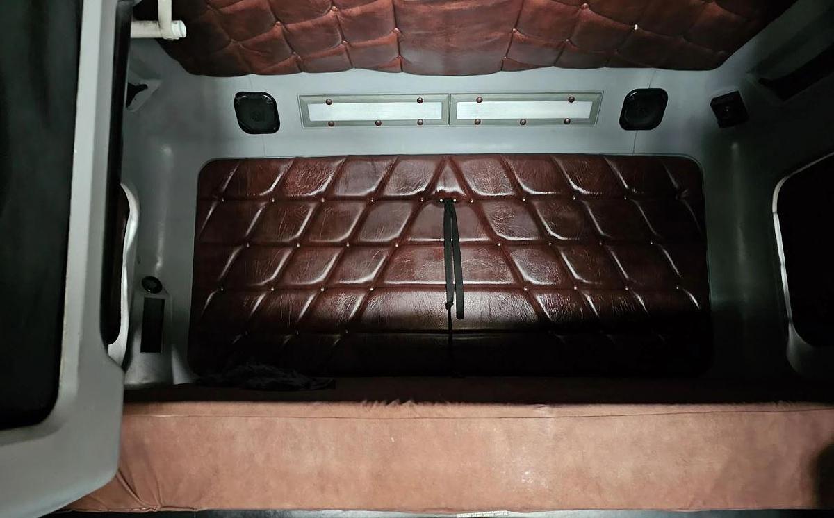 Used 2001 FREIGHTLINER FLD120 CLASSIC Conventional Sleeper Semi