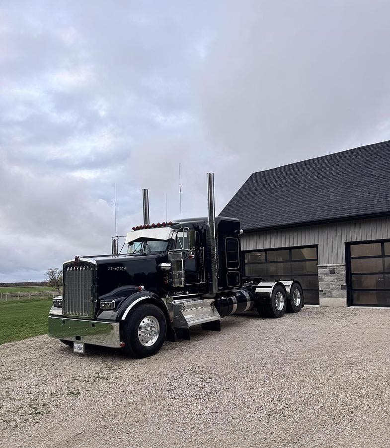 Used 2025 Kenworth W900 Sleeper Semi Truck 565 HP Cummins