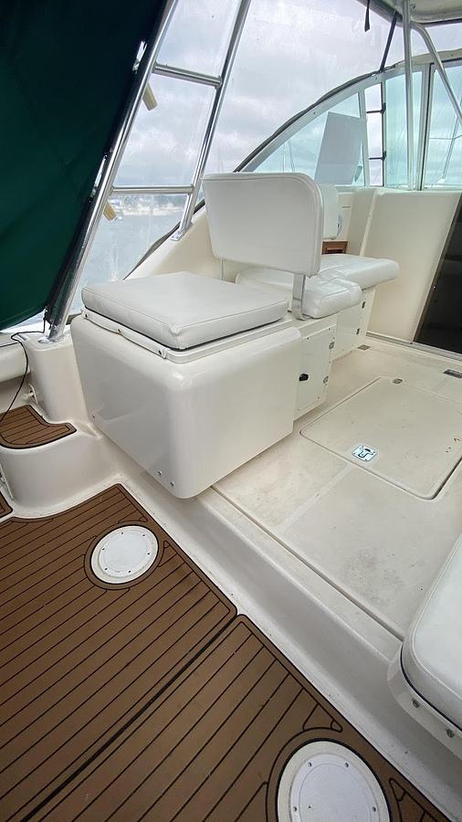 Used 2001 Pursuit 3000 Express