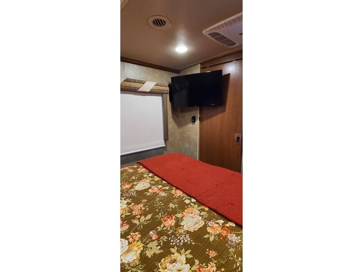 Used 2017 Winnebago Forza 34T