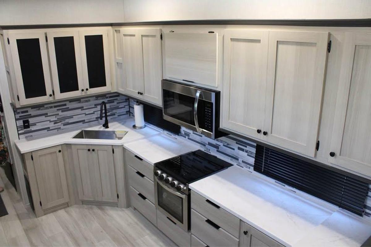 Used 2025 Forest River Cardinal 35FL