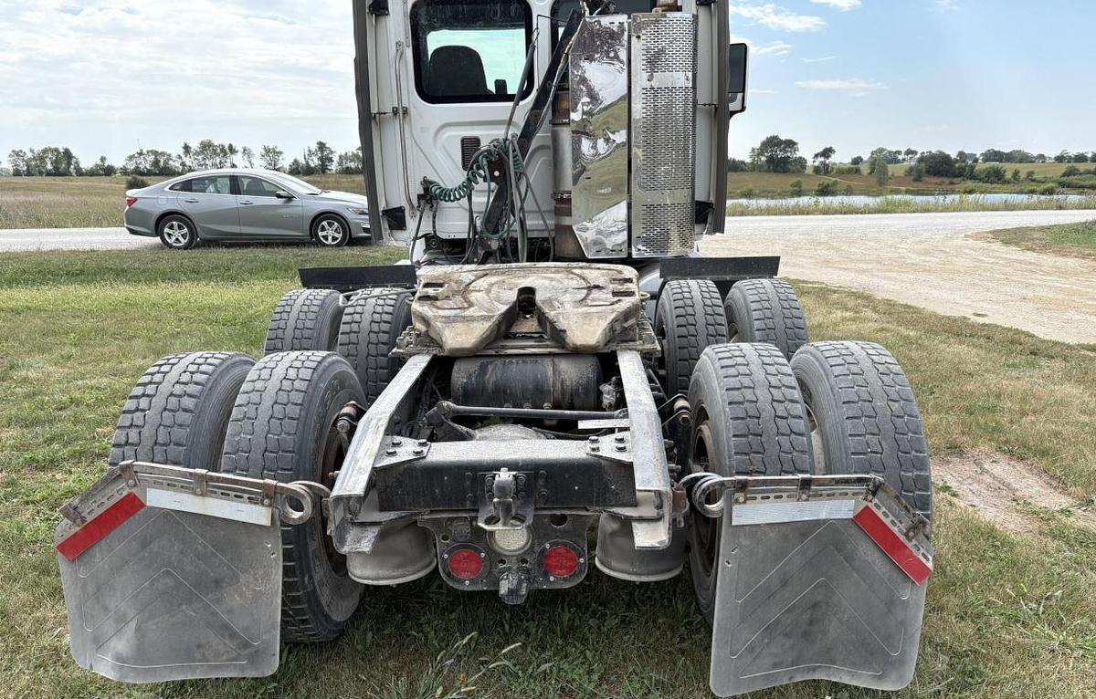 Used 2012 Freightliner Cascadia 113 Day Cab Semi Truck