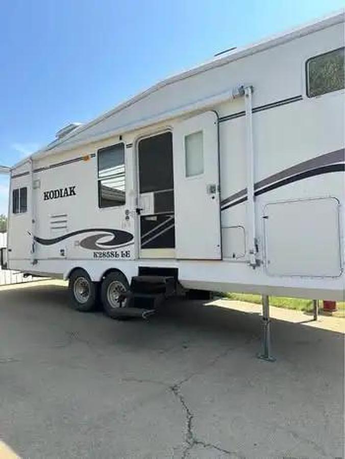 Used 2001 Kodiak fifth Wheel