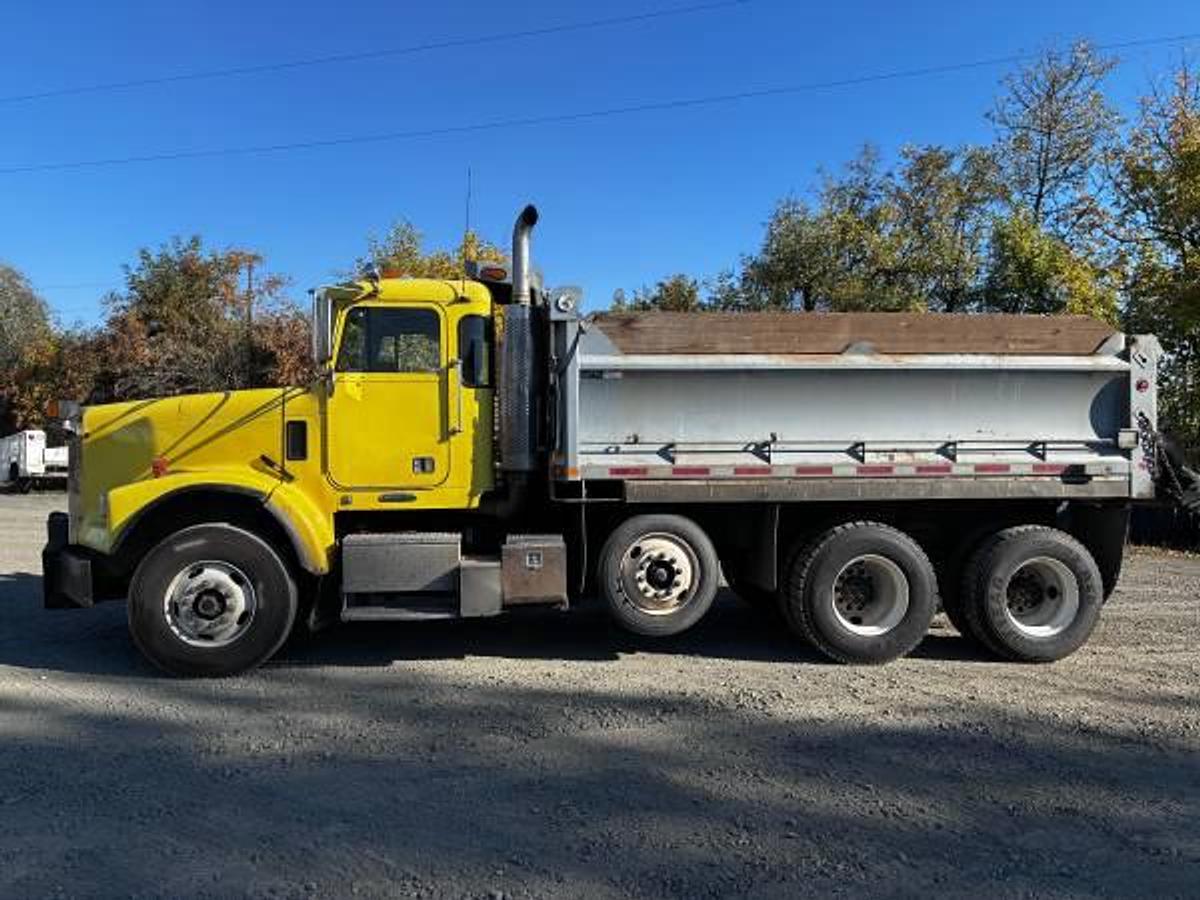 Used 2007 Freightliner FLD120SD Tri-Axle Dump Truck