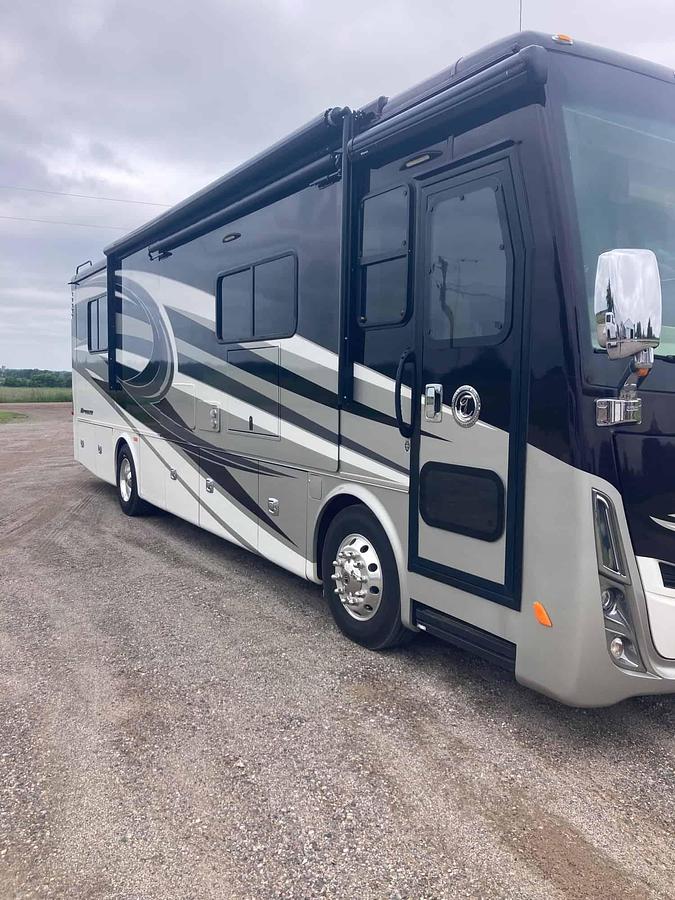 Used 2017 Tiffin Motorhomes Allegro Breeze 32BR Class A Motorhome