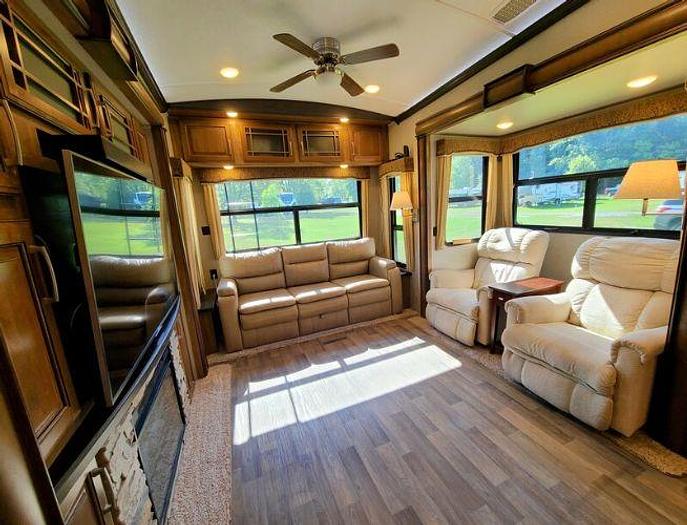 Used 2017 Keystone Montana Legacy 3661RL