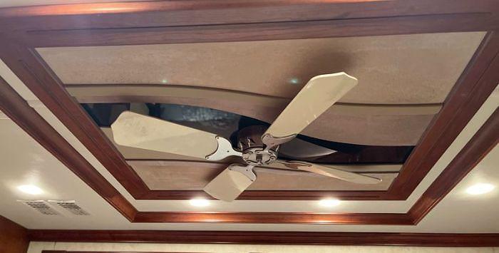 Used 2011 American Coach American Tradition 42M