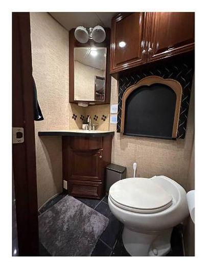 Used 2011 Newmar Essex 4524