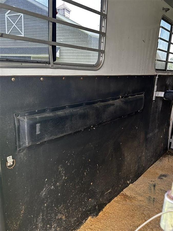 Used 2011 4 Star Three Horse Trailer with Living Quarters