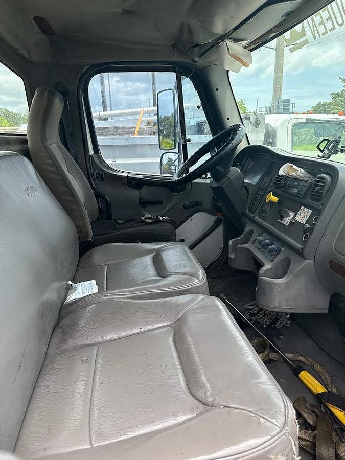 Used 2005 Freightliner Grapple Truck