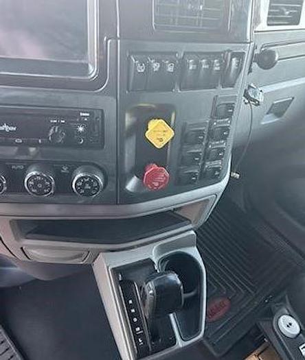 Used 2017 Peterbilt 579 Sleeper Truck