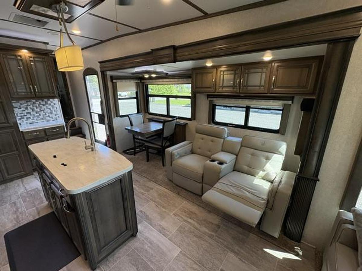 Used 2019 Keystone Montana Legacy Edition Series M-3930FB