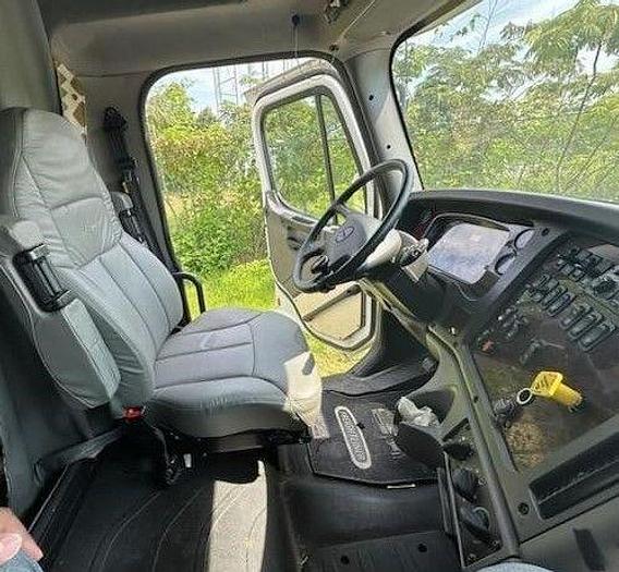 Used 2015 Freightliner Business Class M2 112