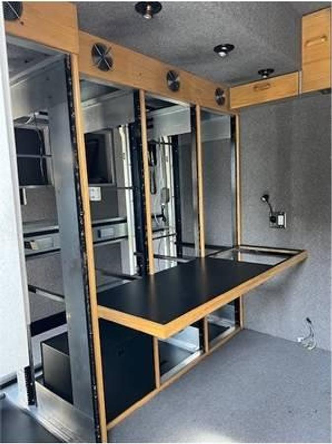 Used 2015 Kenworth T370 Truck with Box & Generator