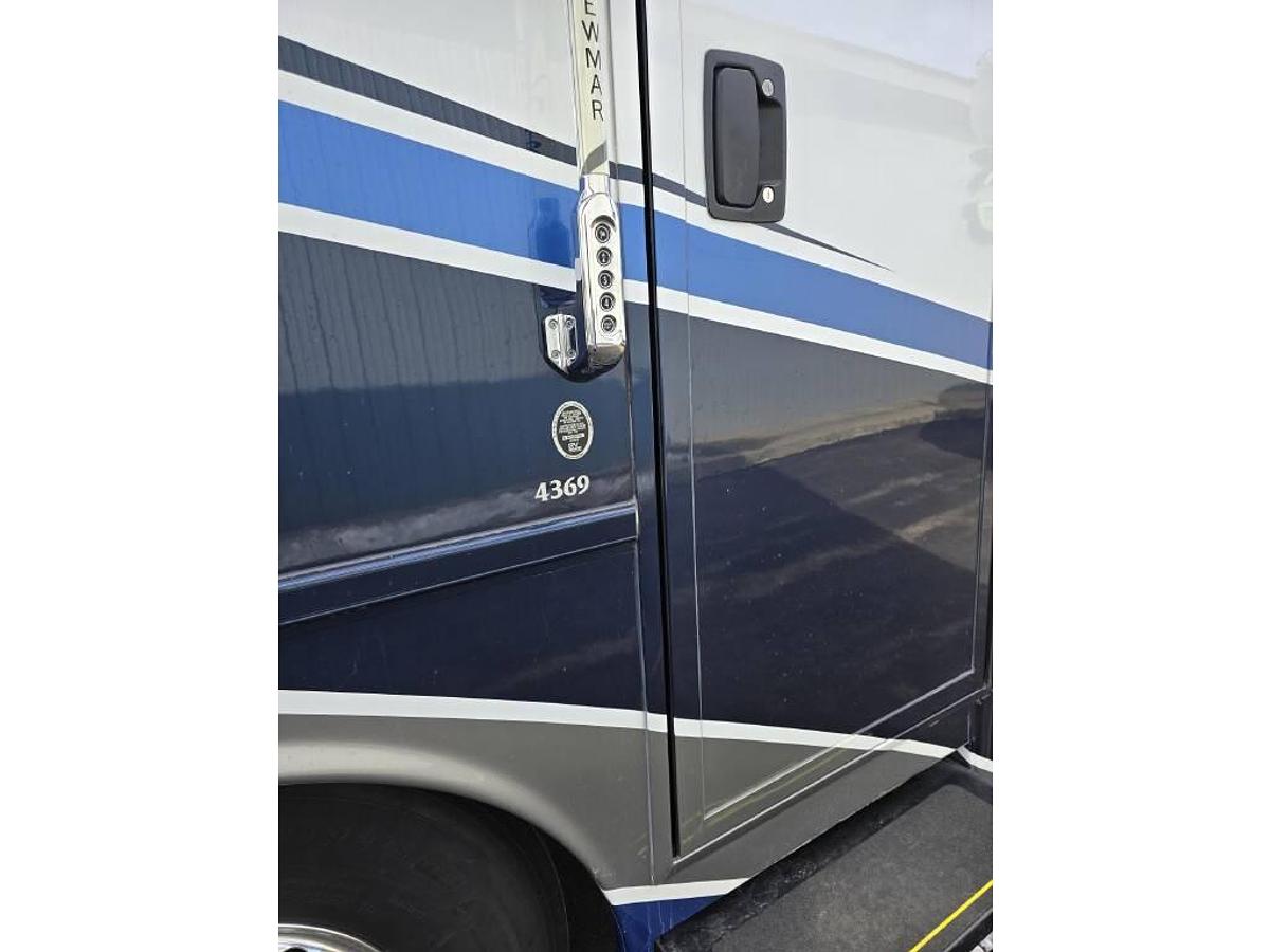 Used 2022 Newmar Ventana 4369