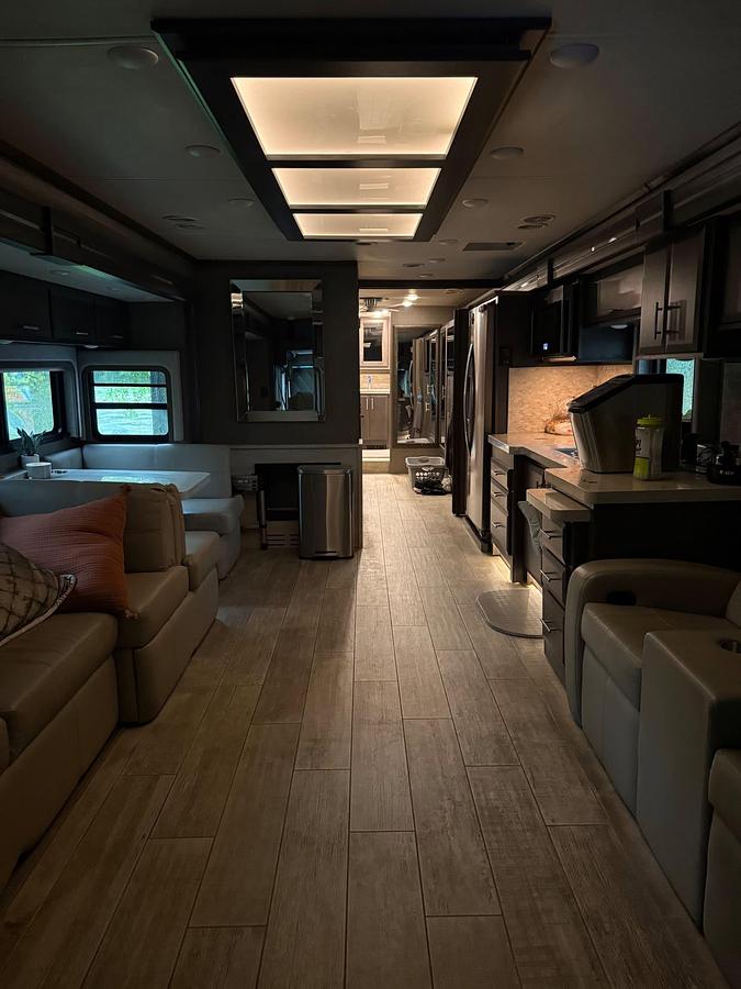 Used 2022 Thor Motorcoach Venetian F42