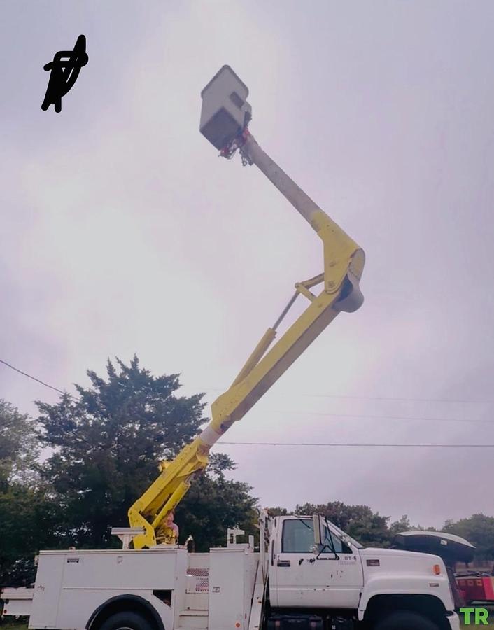 Used 2000 Chevrolet 7500 Bucket Truck