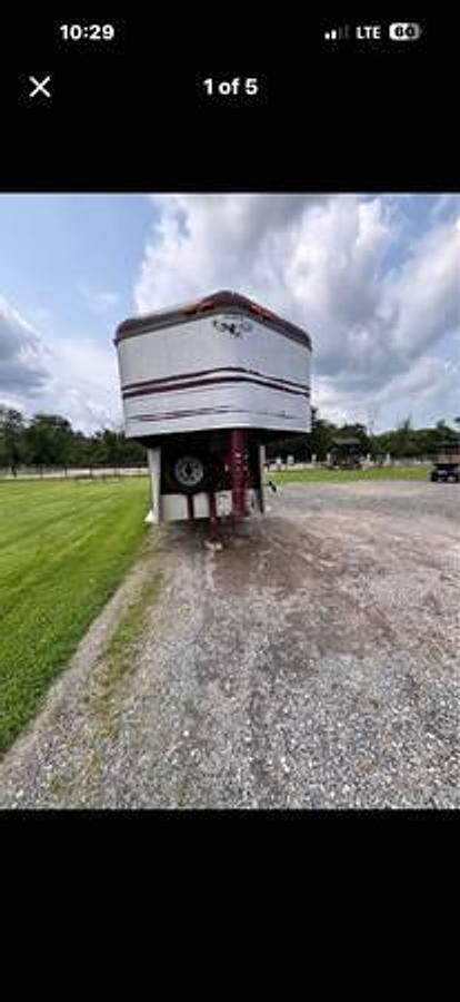 Used 2005 Hawk 5 Horse Slant