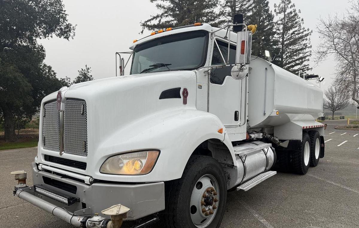 Used 2012 KENWORTH T440 Water Tank Truck