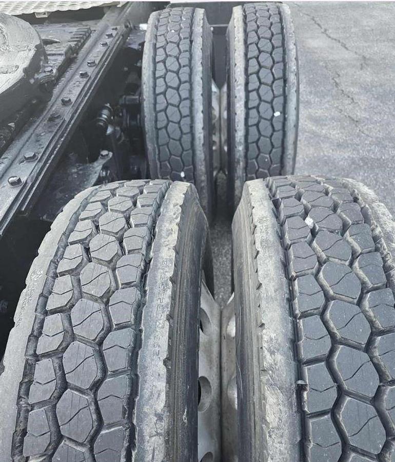 Used 2009 KENWORTH W900L Conventional Sleeper Semi