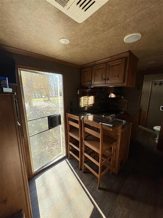 Used 2017 Merhow 4 Horse with Living Quarters