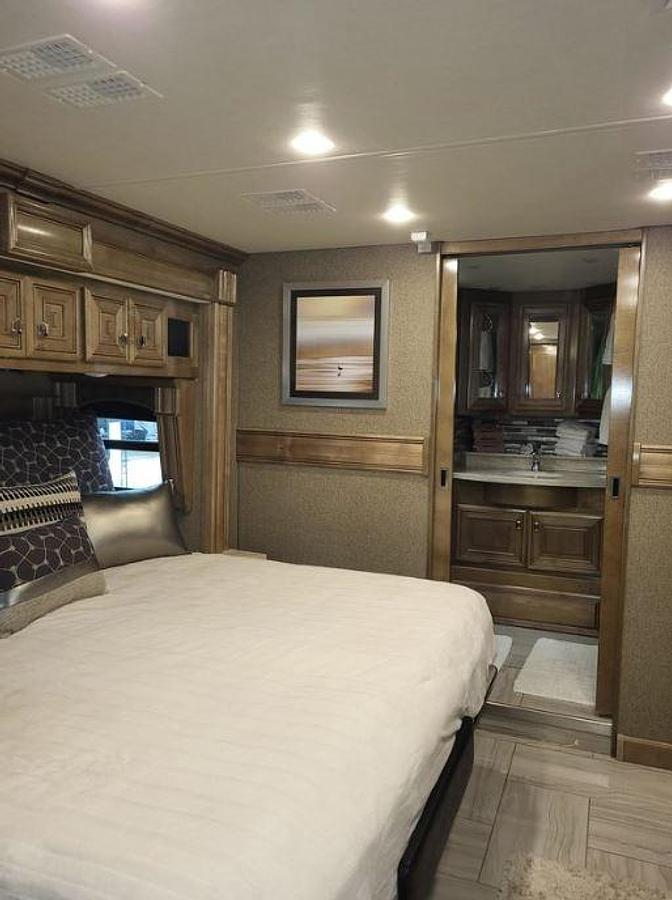 Used 2019 Fleetwood Discovery 40D LXE