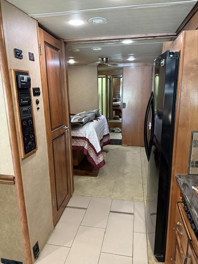 Used 2012 MONACO KNIGHT 40DT
