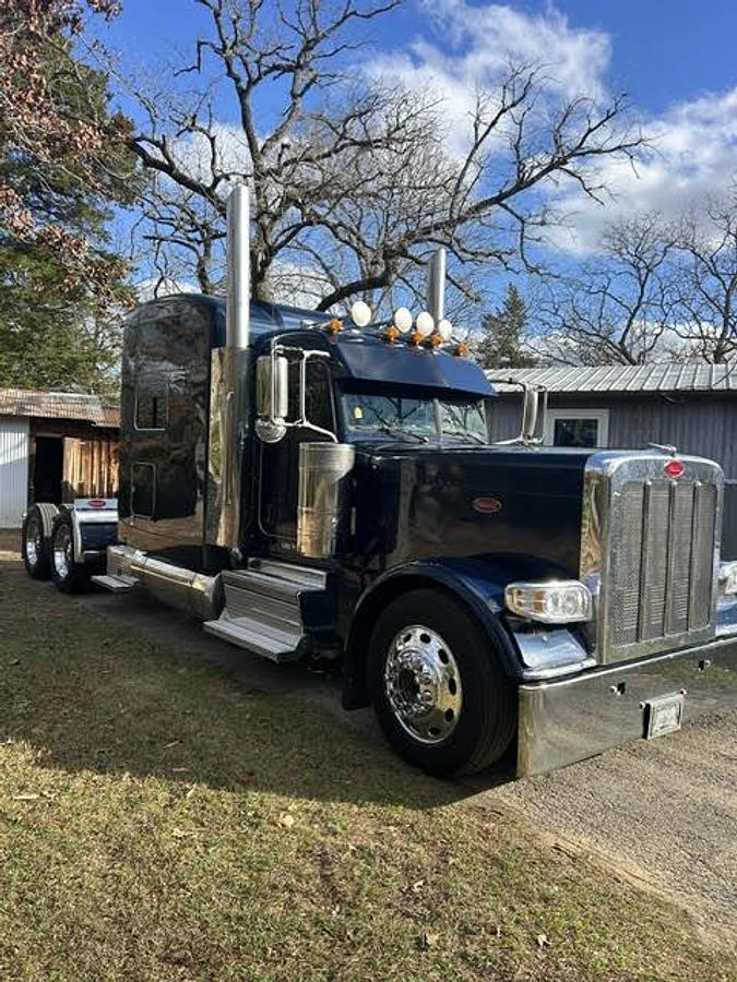 Used 2021 Peterbilt 389 Conventional Sleeper Semi