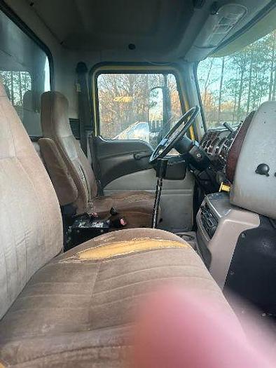 Used 2005 Mack CHN613