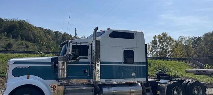 Used 2005 Kenworth W900L