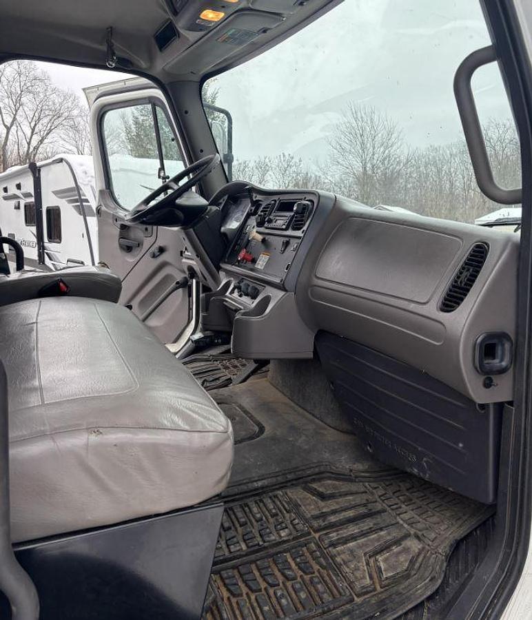 Used 2008 ALTEC AA652L MOUNTED ON 2008 FREIGHTLINER BUSINESS CLASS M2 106