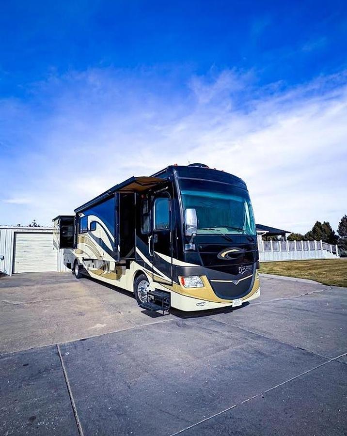 Used 2010 Fleetwood Discovery 40X