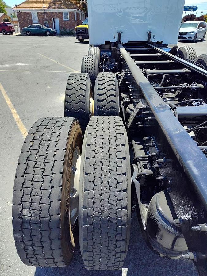 Used 2015 Peterbilt 389 Sleeper Semi Truck