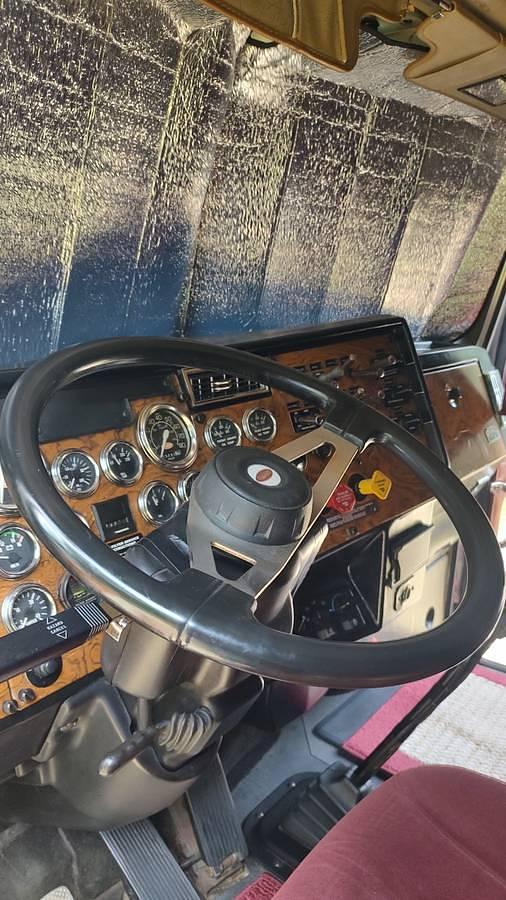 Used 2000 Peterbilt 379 Sleeper Semi Truck