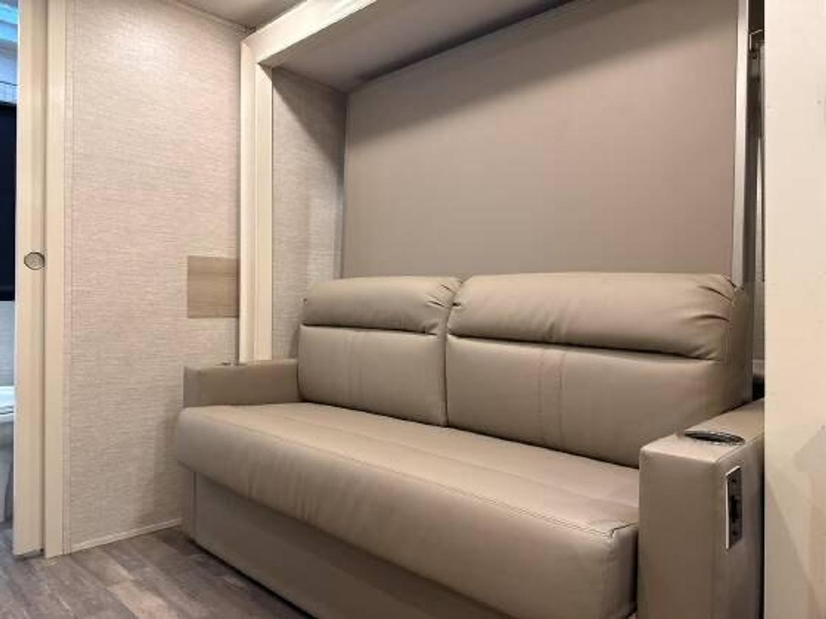 Used 2020 Tiffin Wayfarer M-25RW