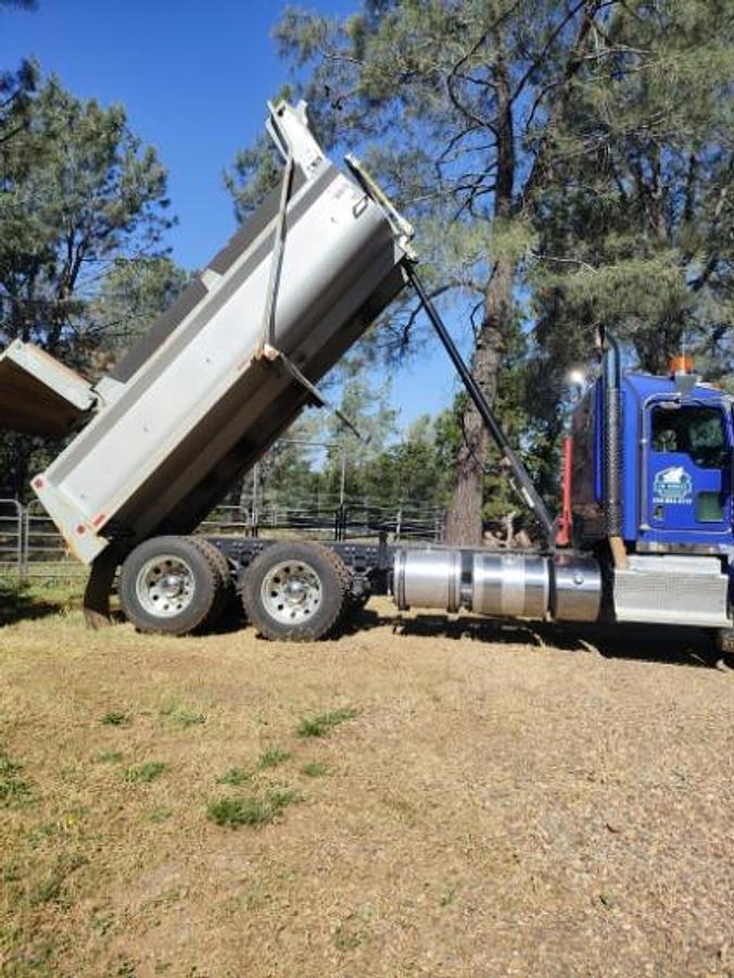 Used 2016 Kenworth T800 Day Cab Truck • Heavy-Duty Diesel
