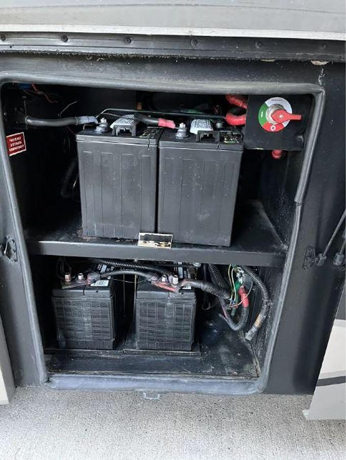 Used 2008 Coachmen Cross Country 382DS Class A Motorhome