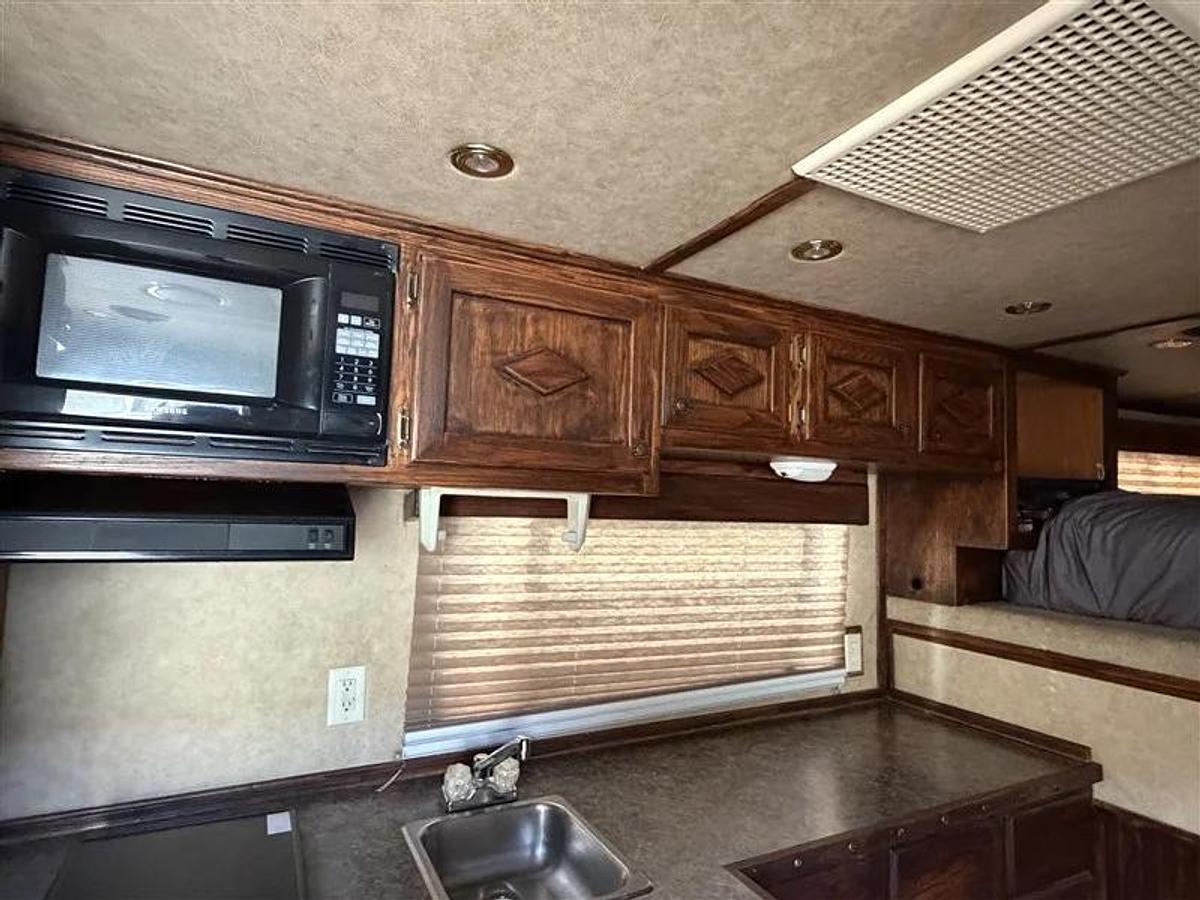 Used 1999 Elite 3 Horse LQ Trailer
