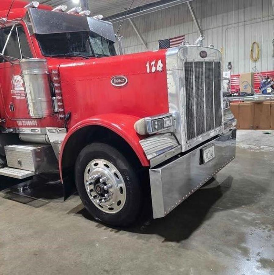 Used 1999 Peterbilt 379 Sleeper Semi Truck