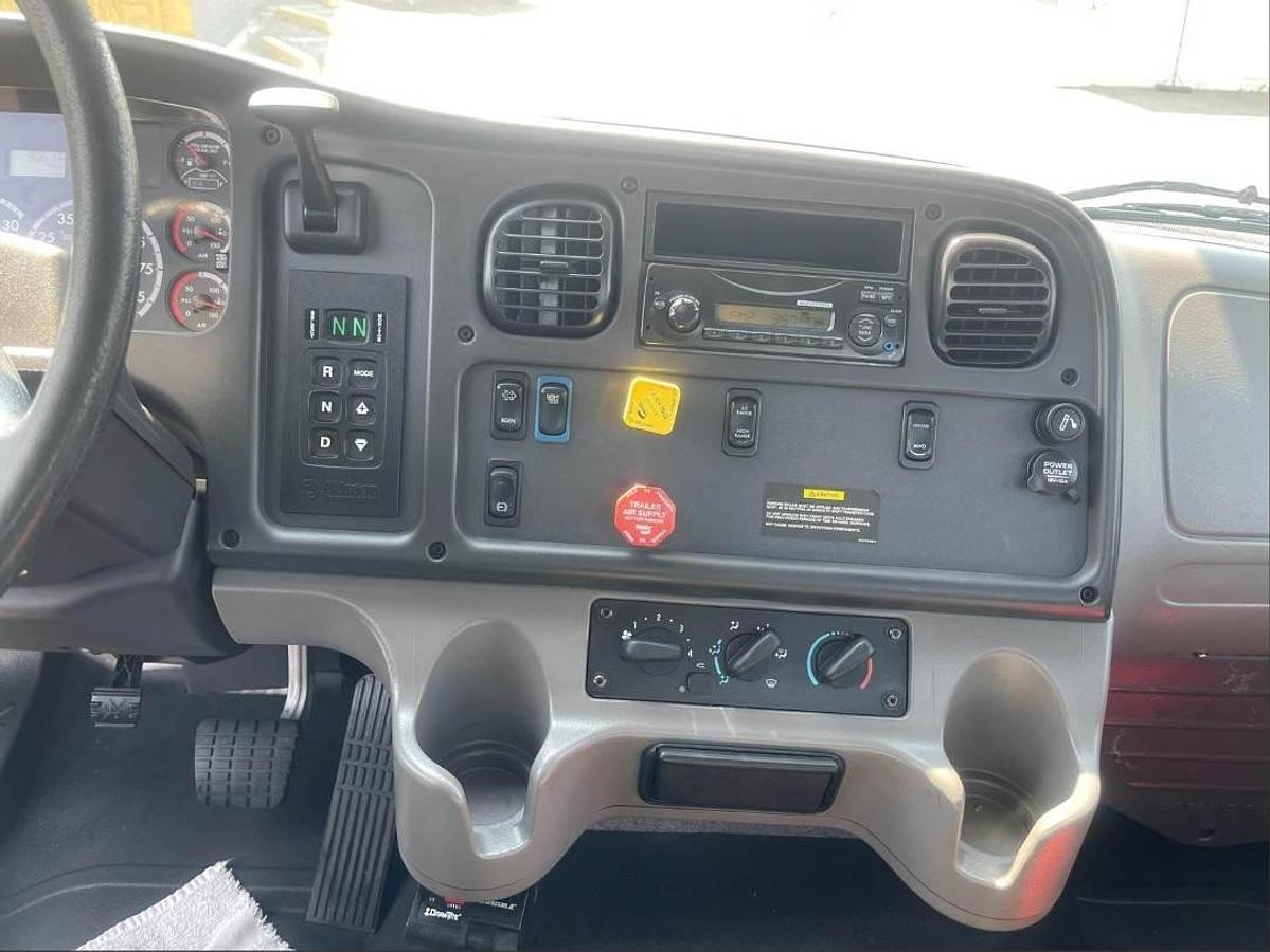 Used 2015 Freightliner M2 106 4x4 Boom