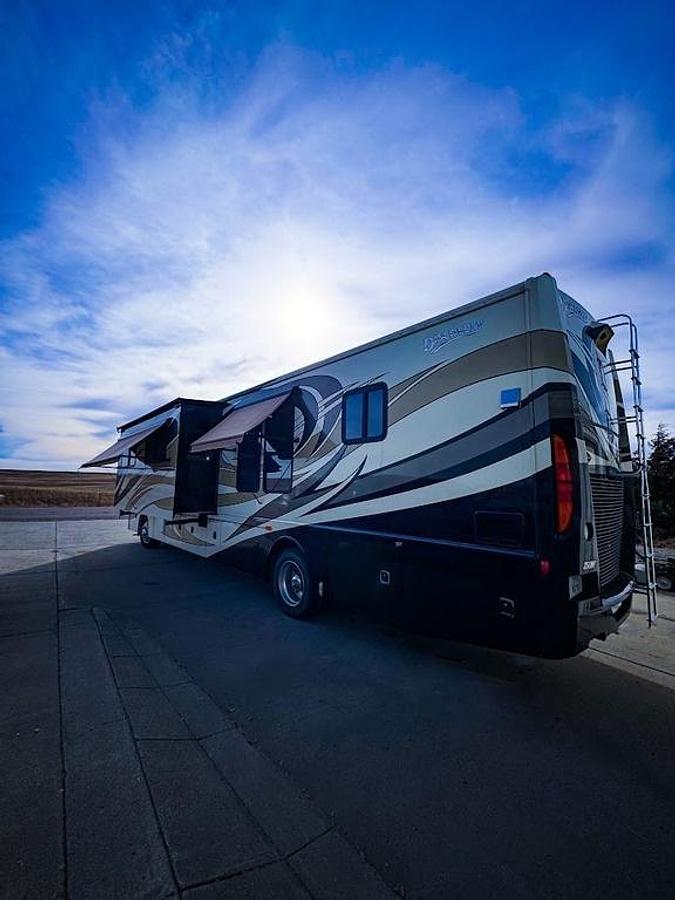 Used 2010 Fleetwood Discovery 40X