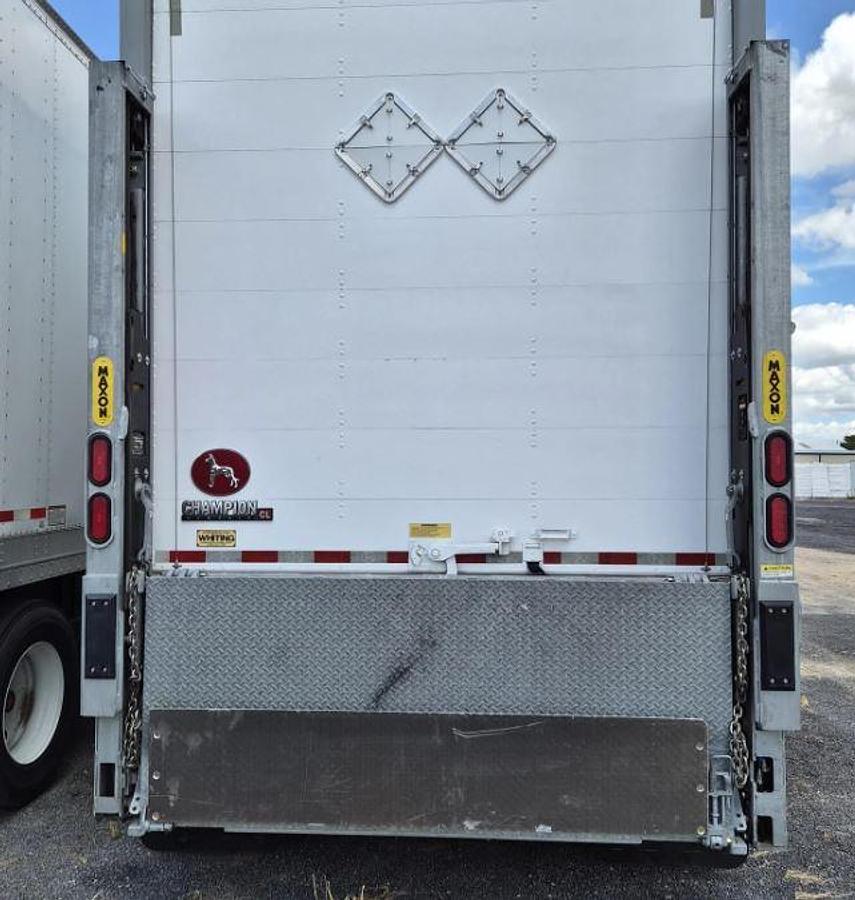 Used 2019 Great Dane 28 Ft Dry Van Pup Trailer with Liftgate