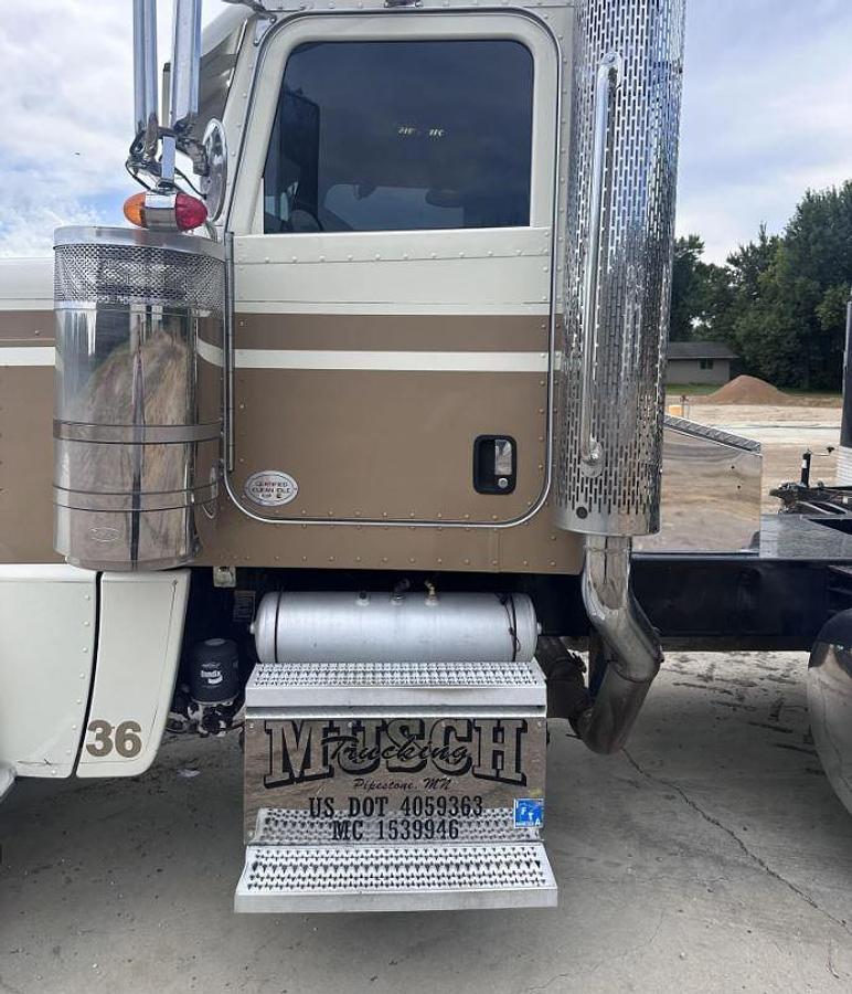 Used 2018 Peterbilt 389 Day Cab Truck