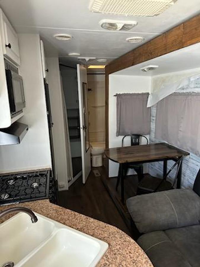 Used 2011 Heritage Trail Runner Travel Trailer