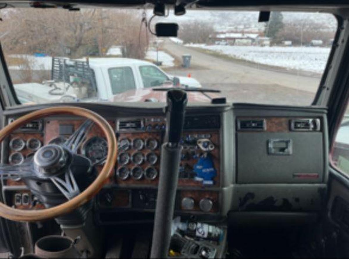 Used 2004 Kenworth W900 Conventional Sleeper Semi