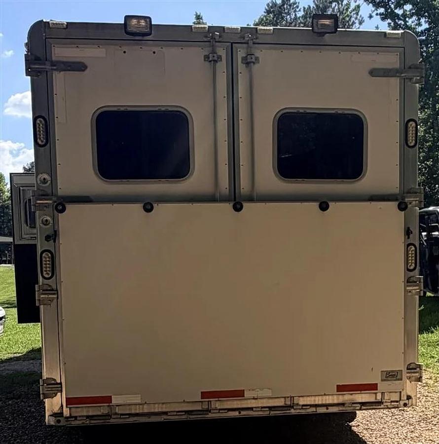 Used 2014 Sooner Legacy 312 3 Horse Gooseneck Trailer with Living Quarters