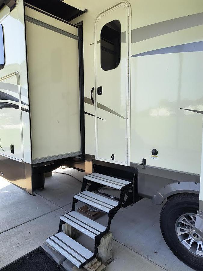 Used 2019 Jayco North Point 37BHFS